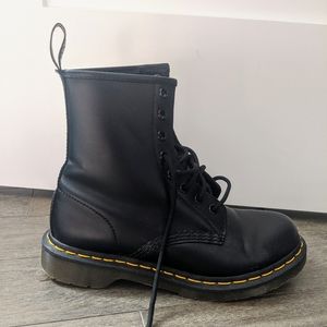 Dr Martens Classic Smooth 1460 8-Eye Boots